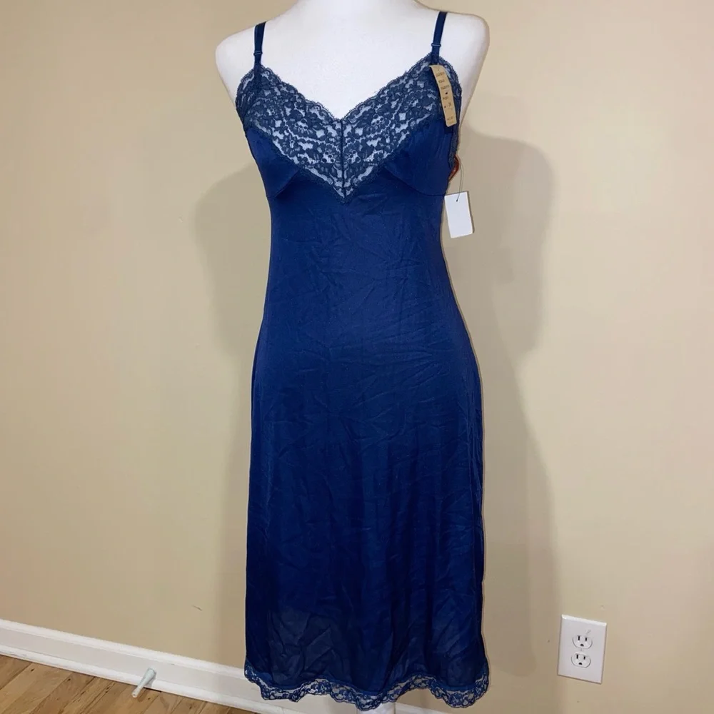 Vassarette Blue Lace Chemise - Picture 2 of 5